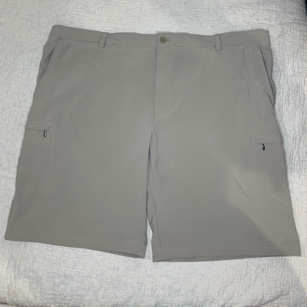 IZOD GOLF SHORTS SZ 46